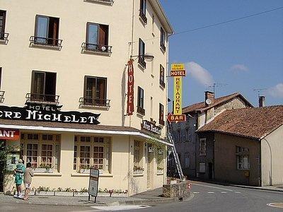 Hotel De La Mere Michelet Confolens Kültér fotó